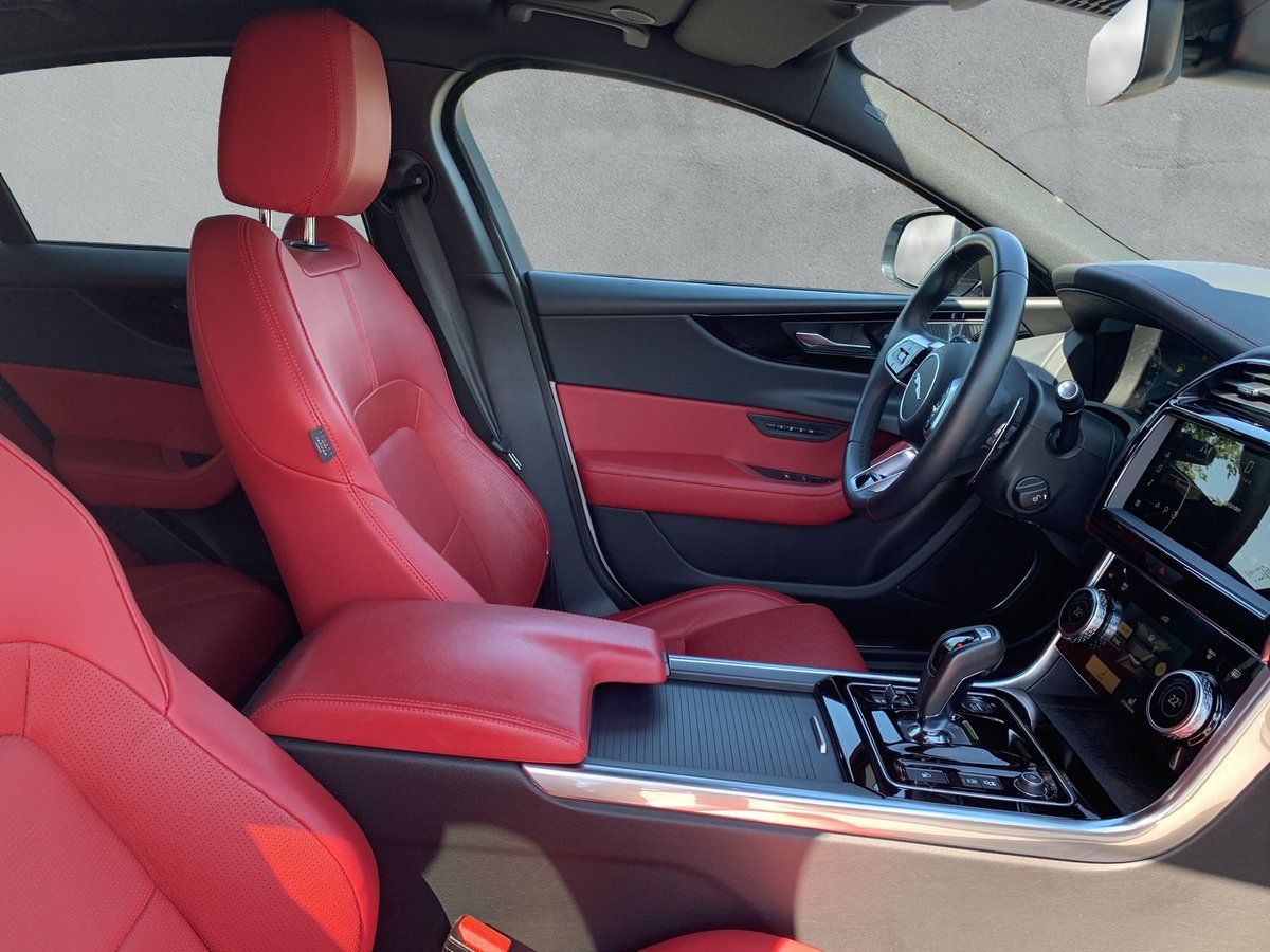 Jaguar XE P250 R-DYNAMIC SE 19"LMF+ACC+LED+SHZG+DAB+EPH foto 3