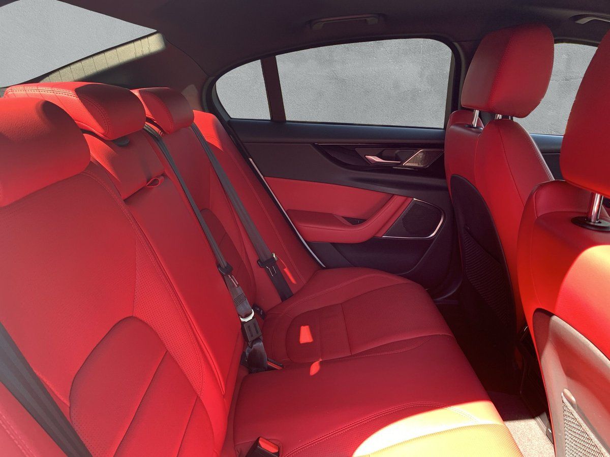 Jaguar XE P250 R-DYNAMIC SE 19"LMF+ACC+LED+SHZG+DAB+EPH foto 5