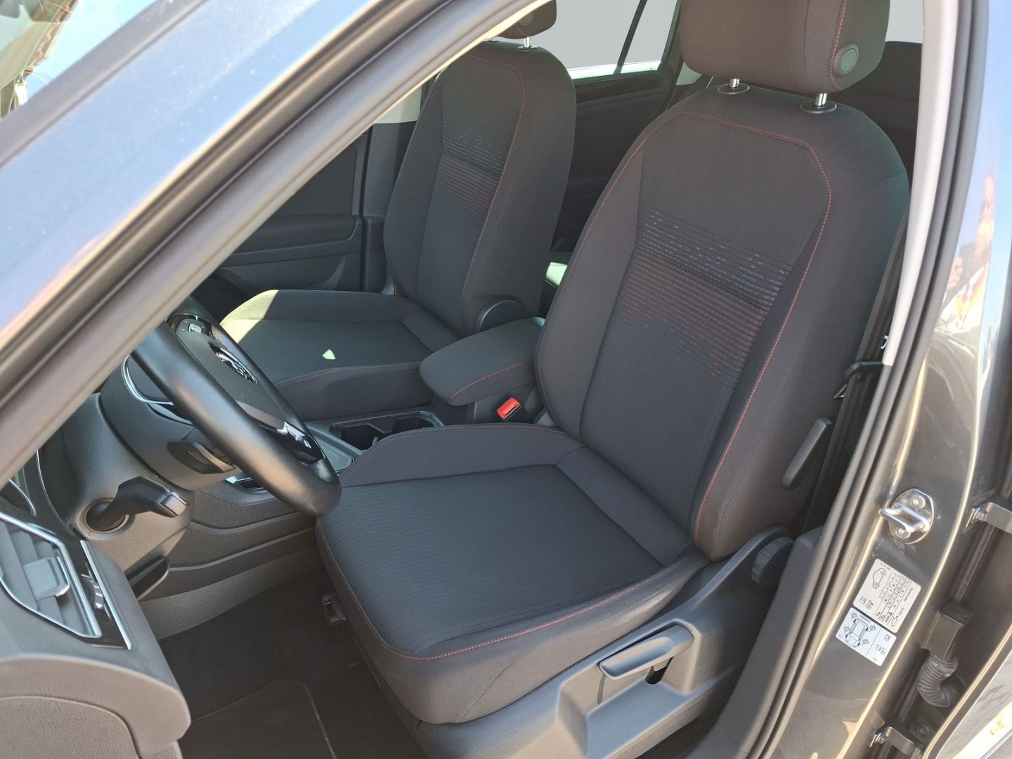 Volkswagen Tiguan R-Line 1.4 TSI Sound AHK LED APPConnect foto 11