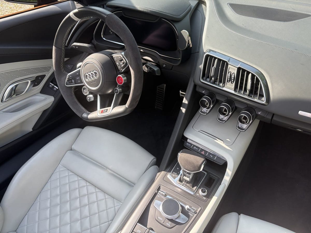 Audi R8 Spyder RWD Performance Keramik B&O Klappe foto 9