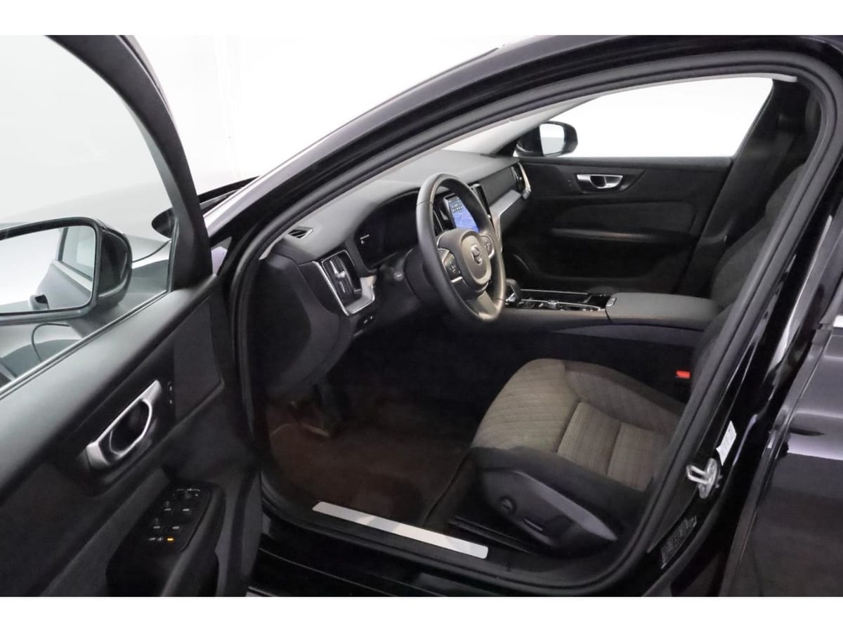 Volvo V60 T6Plug-In AWD Core LED CARPLAY AHK TEMPO foto 16