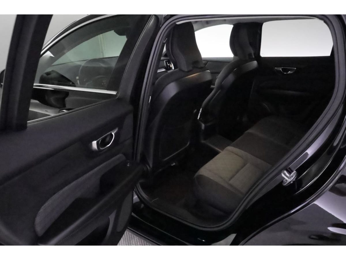 Volvo V60 T6Plug-In AWD Core LED CARPLAY AHK TEMPO foto 19