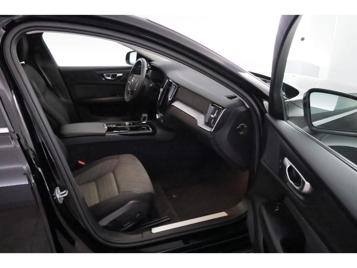 Volvo V60 T6Plug-In AWD Core LED CARPLAY AHK TEMPO foto 21