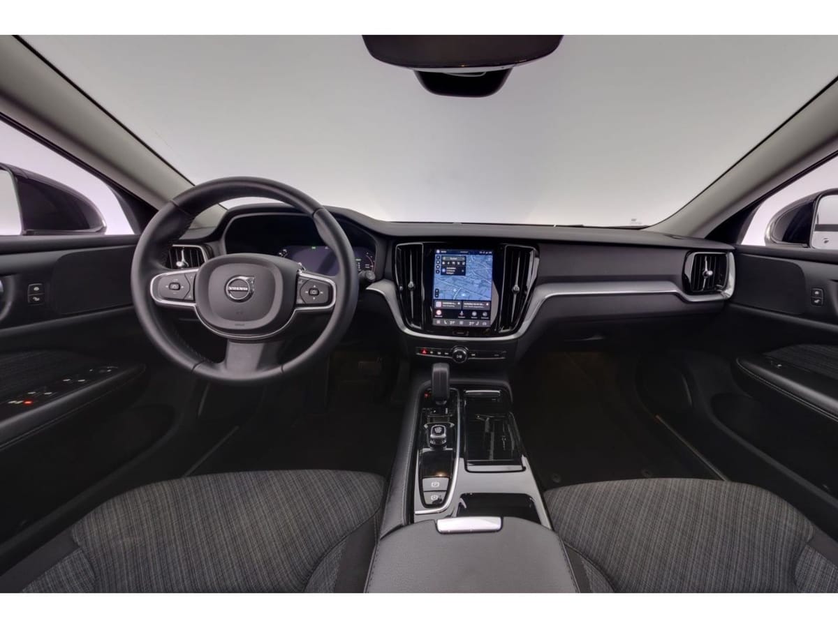 Volvo V60 T6Plug-In AWD Core LED CARPLAY AHK TEMPO foto 10