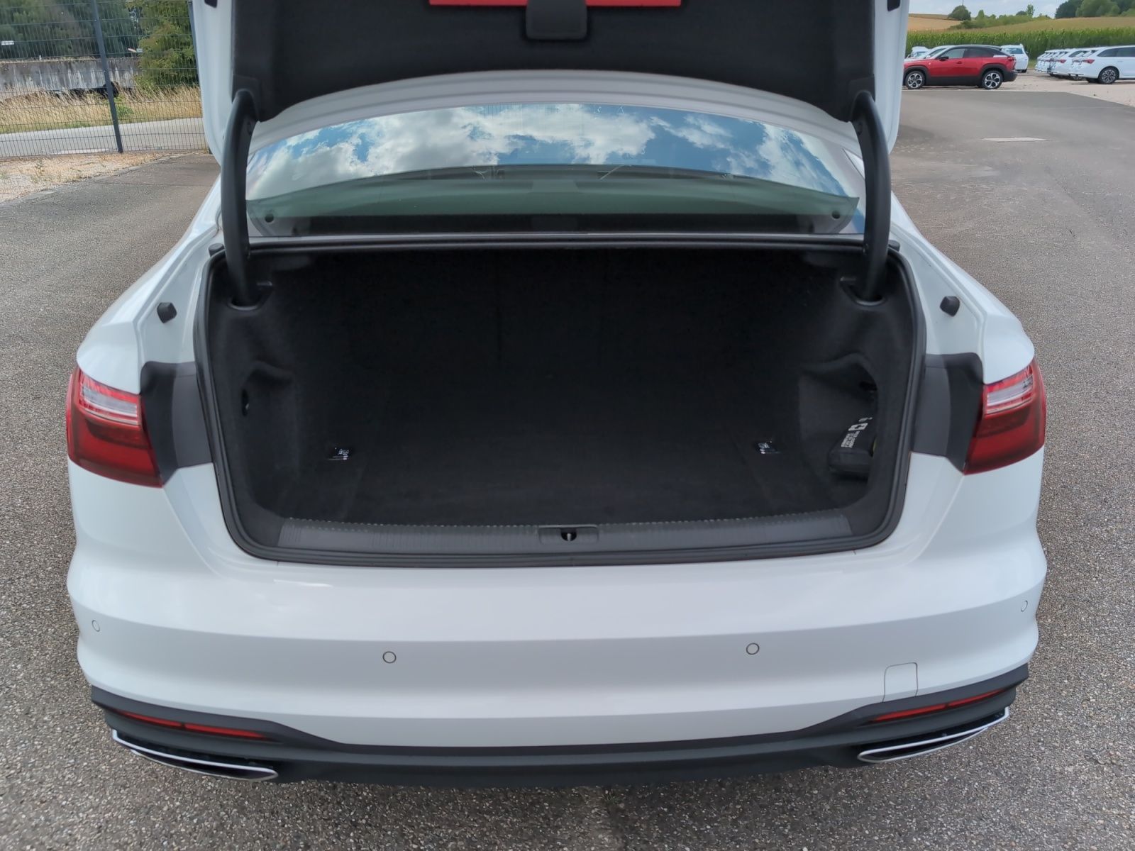 Audi A4 Limousine 30 TDI S-Tronic AHK ACC Ambiente foto 14