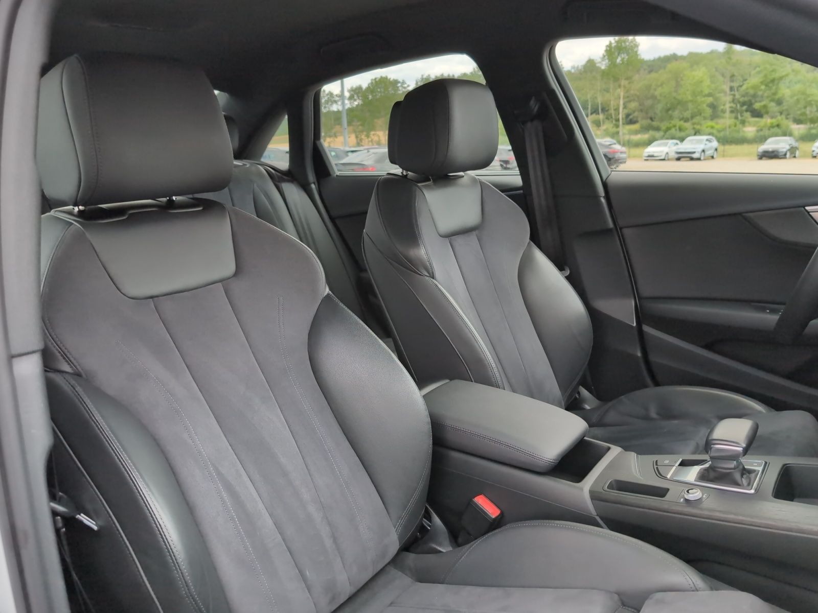 Audi A4 Limousine 30 TDI S-Tronic AHK ACC Ambiente foto 15