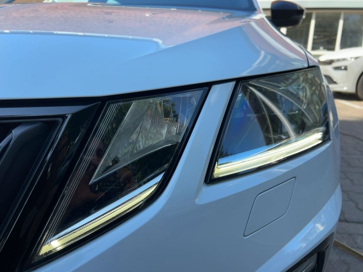 Skoda Octavia 2.0 TSI RS 6-Gang LED PDC Navi ACC foto 13