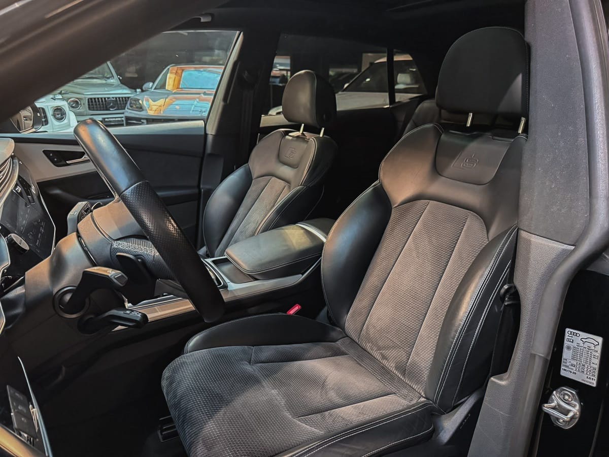 Audi Q8 50 TDI quattro S-Line Pano AHK OptikPaket foto 10