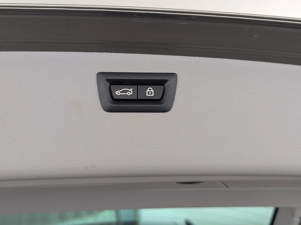 BMW 330 i xDrive Sport Line LED NAVI SHZ RFK HUD BC foto 13