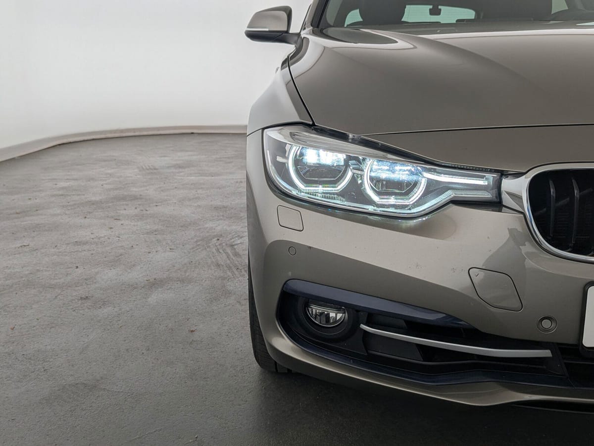 BMW 330 i xDrive Sport Line LED NAVI SHZ RFK HUD BC foto 3