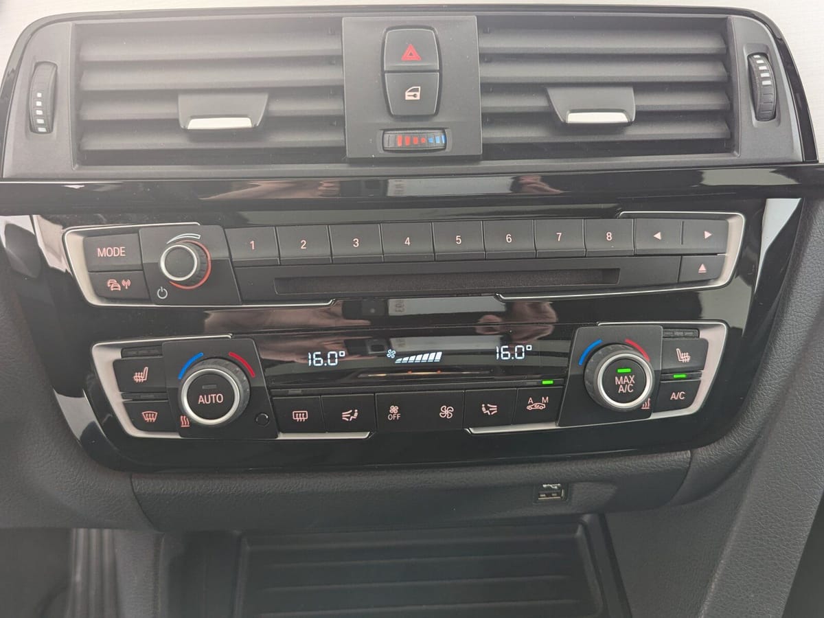 BMW 330 i xDrive Sport Line LED NAVI SHZ RFK HUD BC foto 23