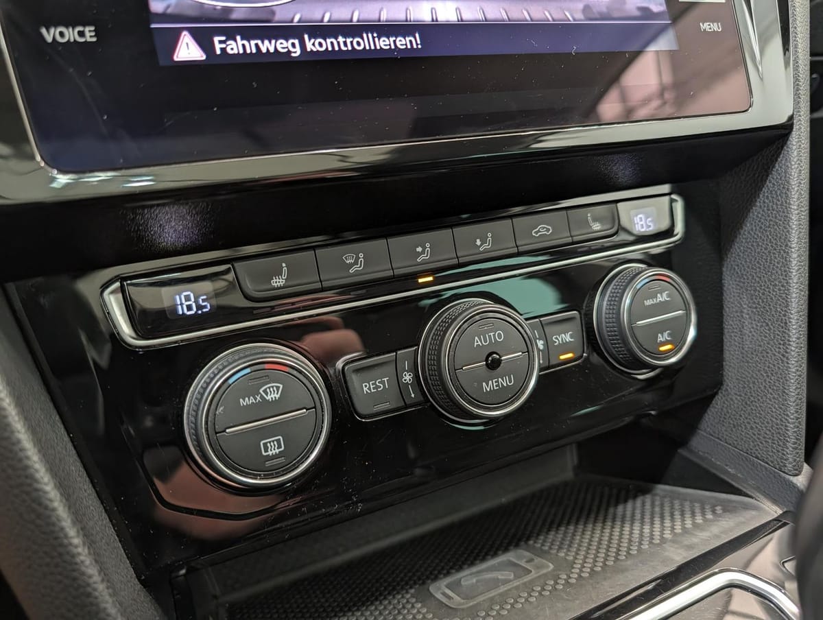 Volkswagen Passat Variant 1.5 TSI DSG R-line ACC LED Pano L foto 21