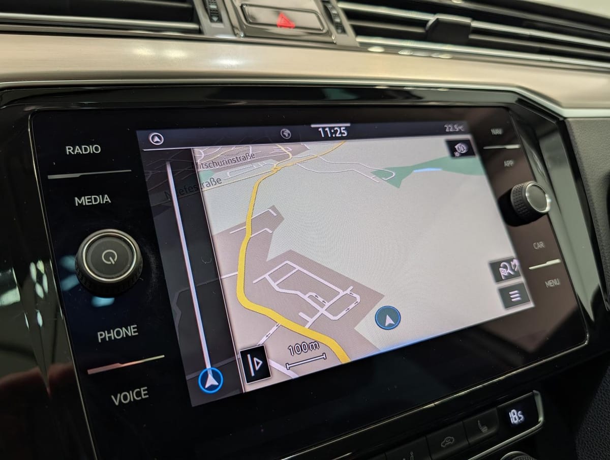 Volkswagen Passat Variant 1.5 TSI DSG R-line ACC LED Pano L foto 23