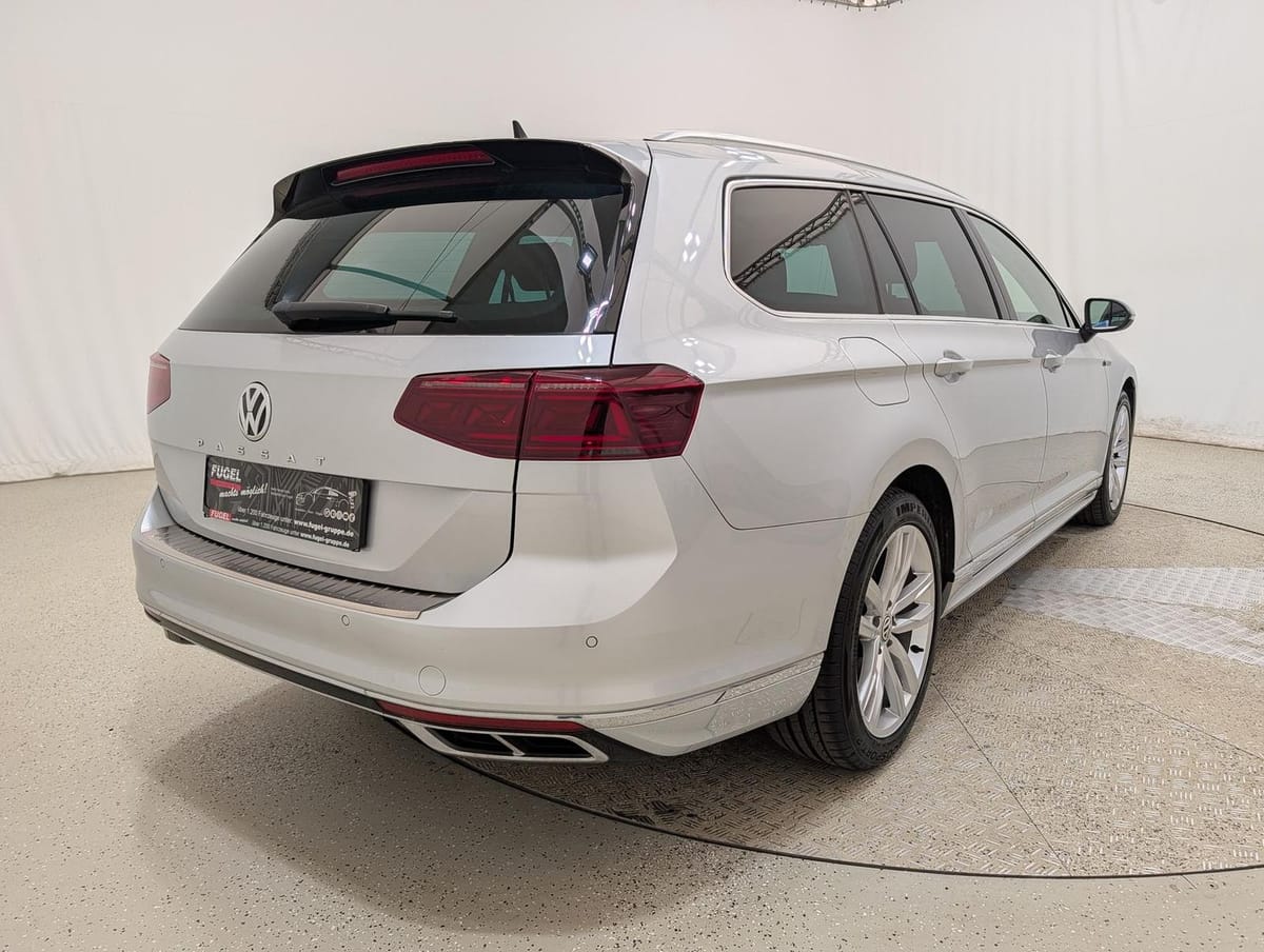 Volkswagen Passat Variant 1.5 TSI DSG R-line ACC LED Pano L foto 4