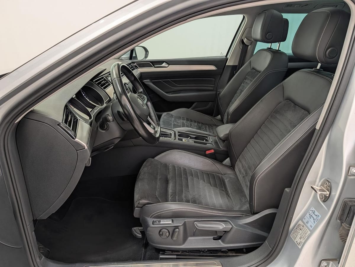 Volkswagen Passat Variant 1.5 TSI DSG R-line ACC LED Pano L foto 7