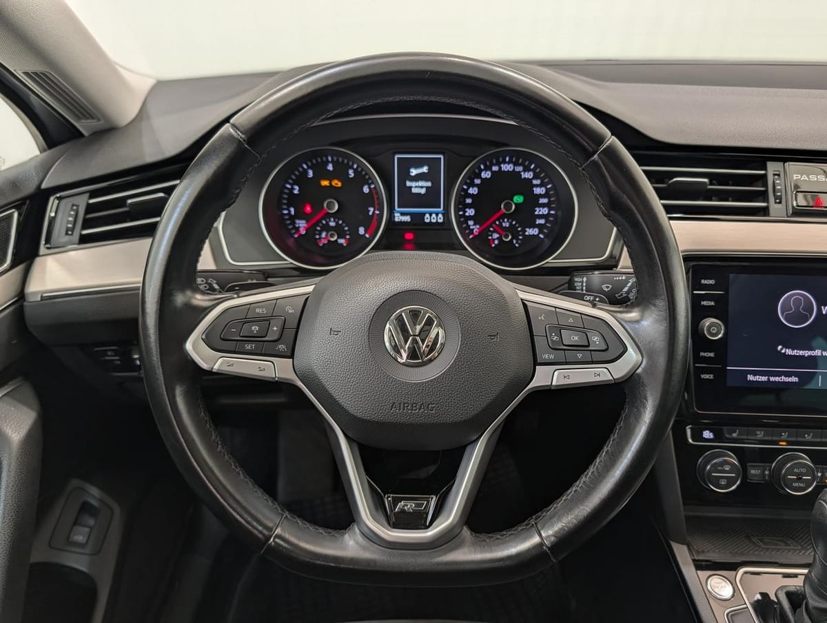 Volkswagen Passat Variant 1.5 TSI DSG R-line ACC LED Pano L foto 8
