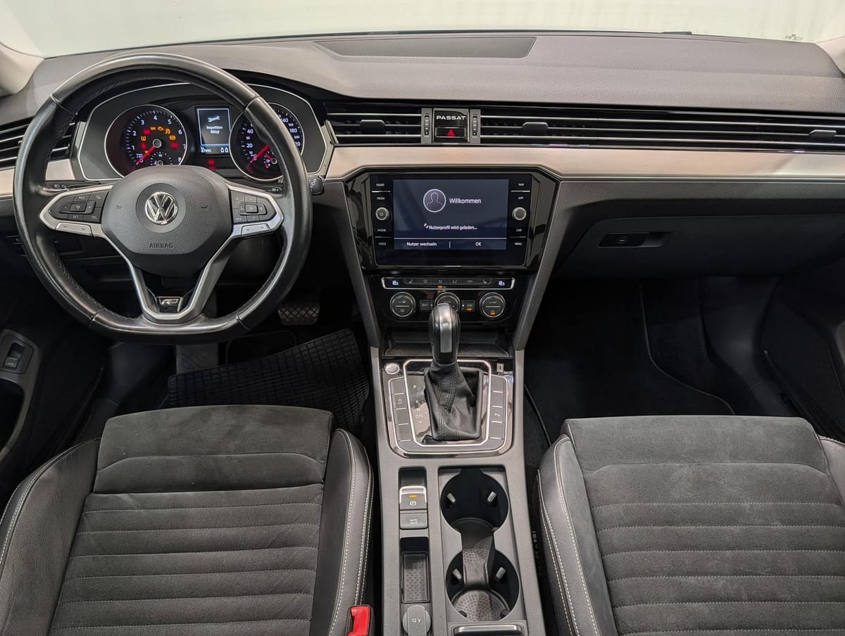 Volkswagen Passat Variant 1.5 TSI DSG R-line ACC LED Pano L foto 10