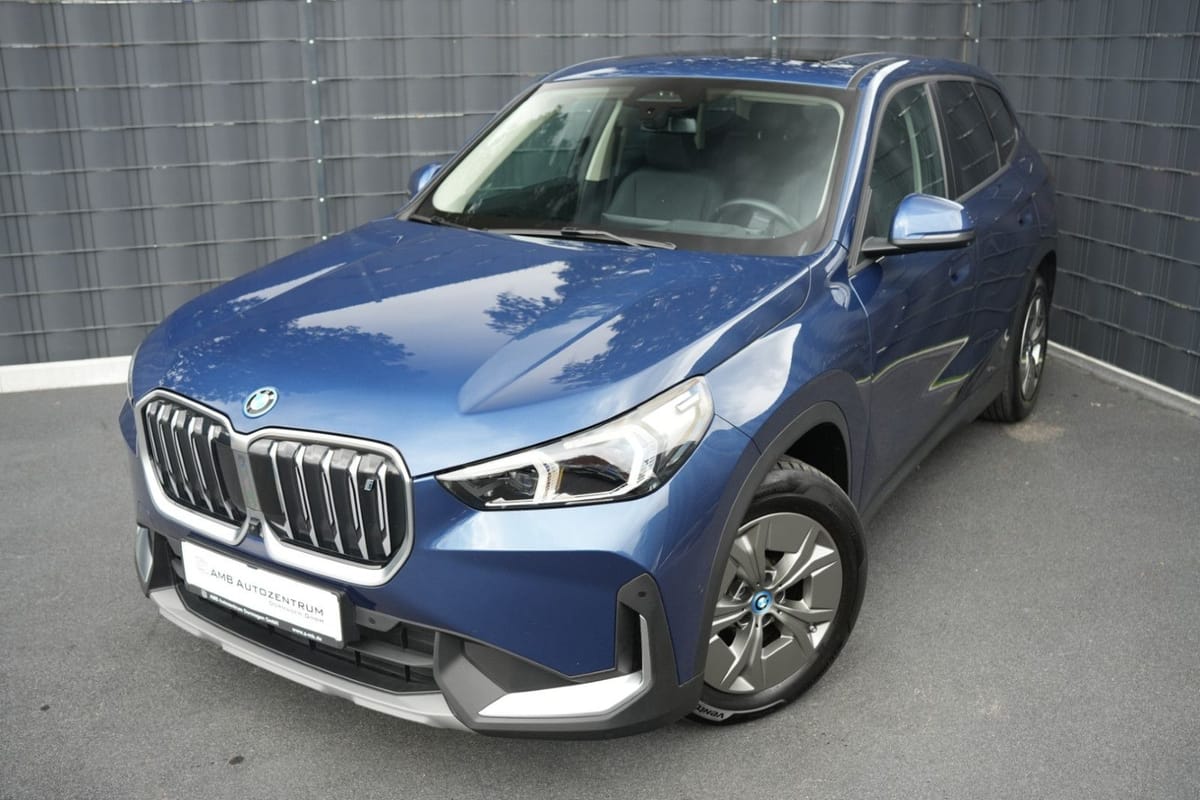 BMW iX1 30 xDrive *1.HD*PANO*HEAD-UP*LEDER*NAVI*