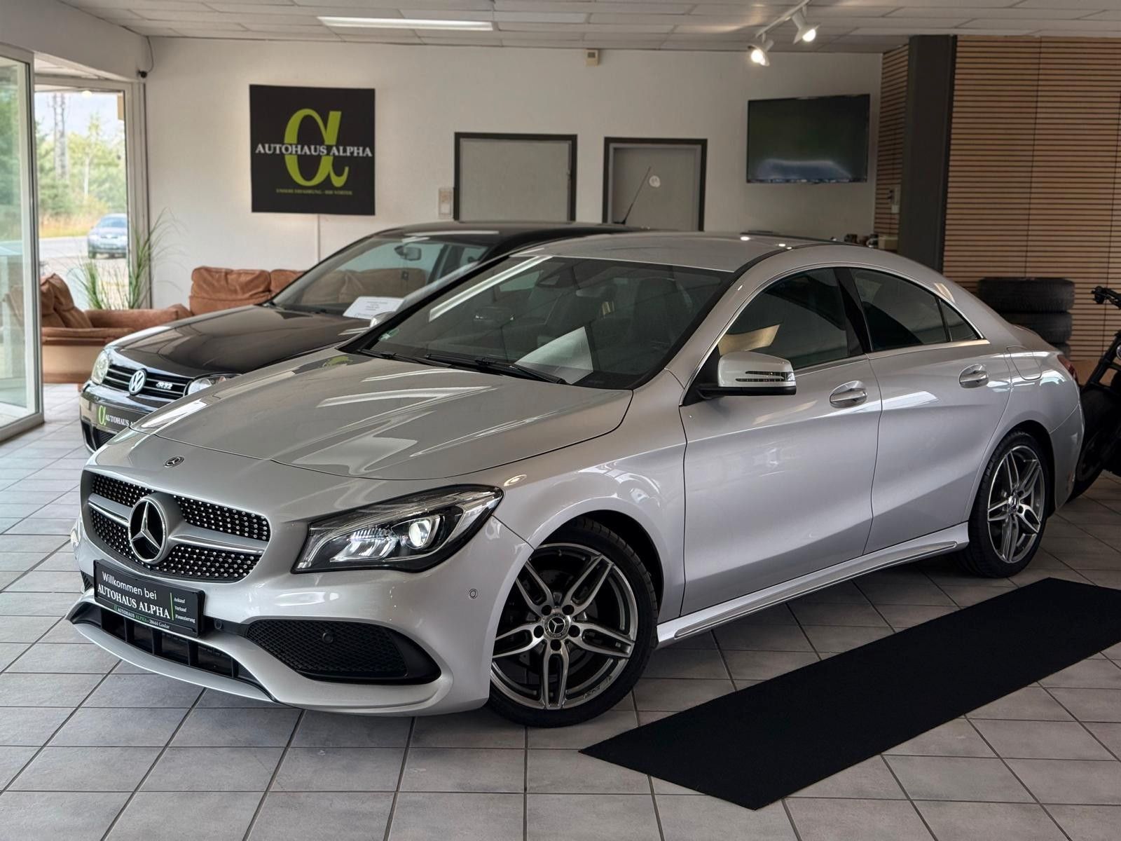 Mercedes-Benz CLA 180 AMG Line LED NAVI SCHECKHEFT foto 1