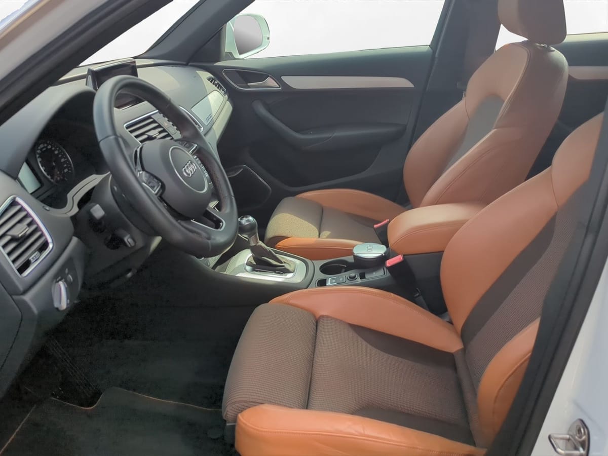 Audi Q3 2.0 TDI quattro design BOSE Pano foto 2