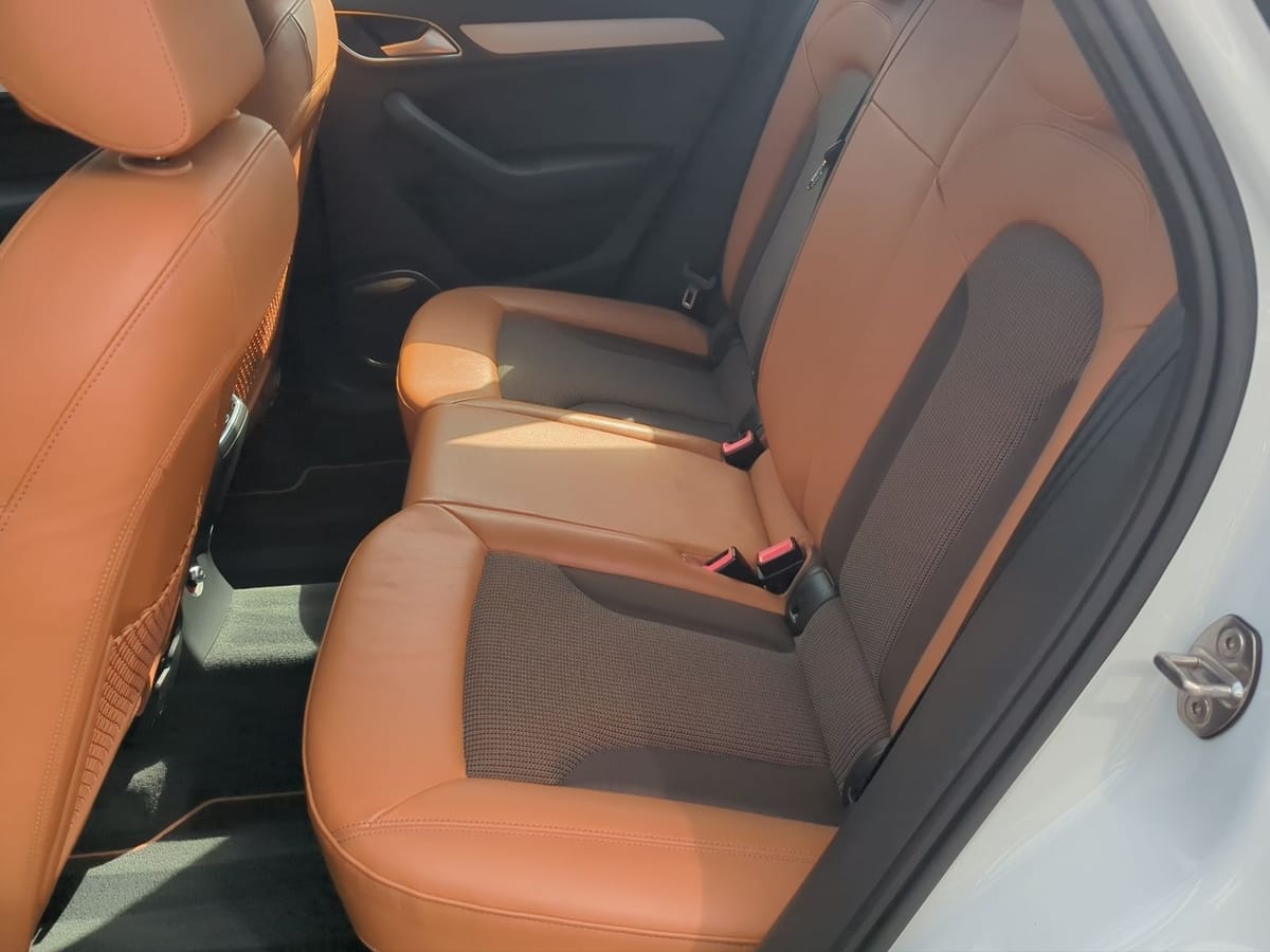 Audi Q3 2.0 TDI quattro design BOSE Pano foto 3