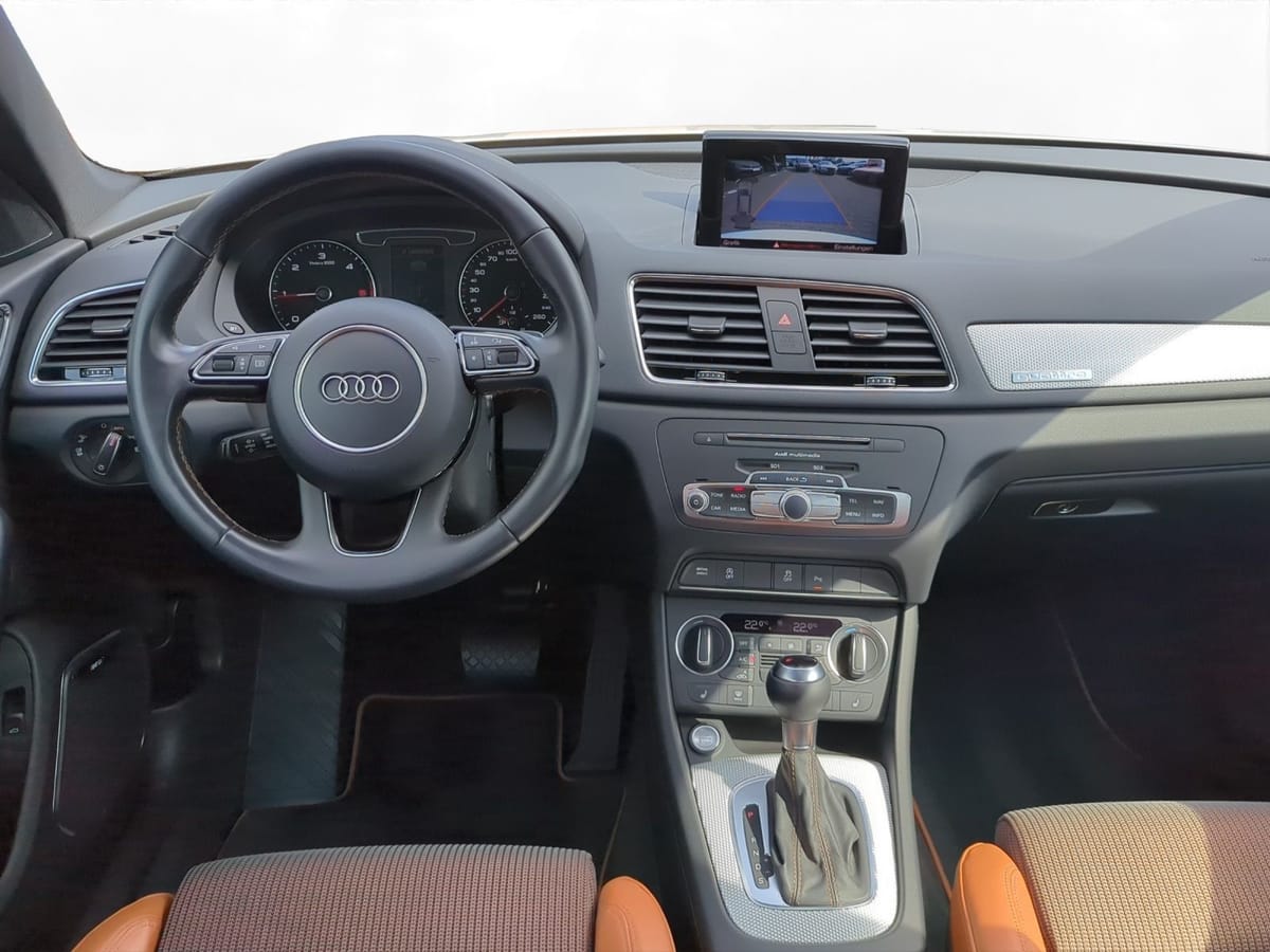 Audi Q3 2.0 TDI quattro design BOSE Pano foto 4