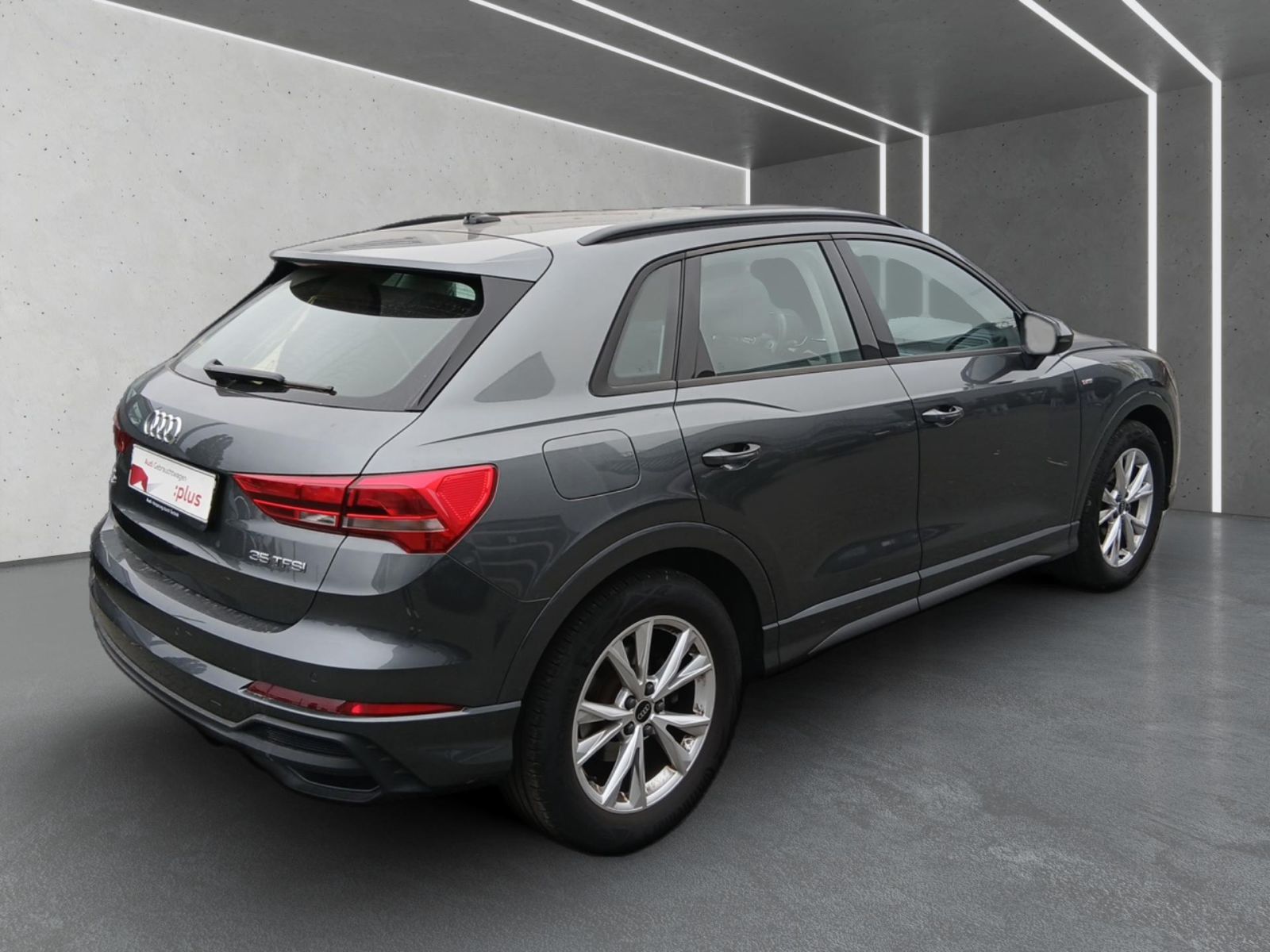 Audi Q3 TFSI Adv. S line S tronic NAV R-CAM GRA SHZ foto 2