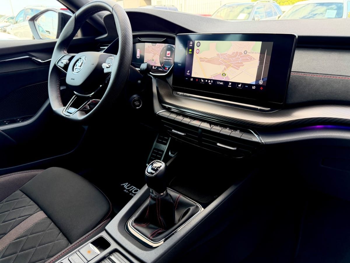 Skoda Octavia Combi RS 2.0 TSI LED ACC 360°CAM AHK foto 12