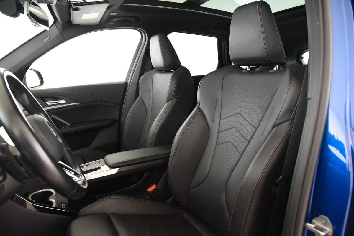 BMW iX1 xDrive30 M Sport ACC LED DAB AHK Alarm Pano foto 5