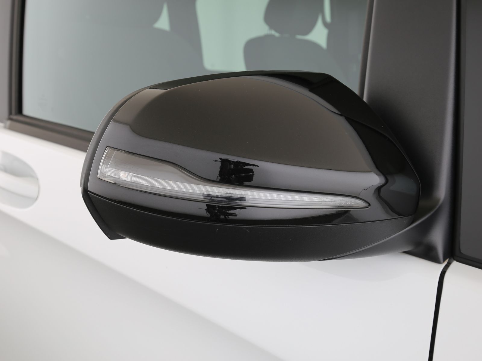 Mercedes-Benz V 250 d lang AMG-Line LED Navi AHK ACC Kamera A foto 25