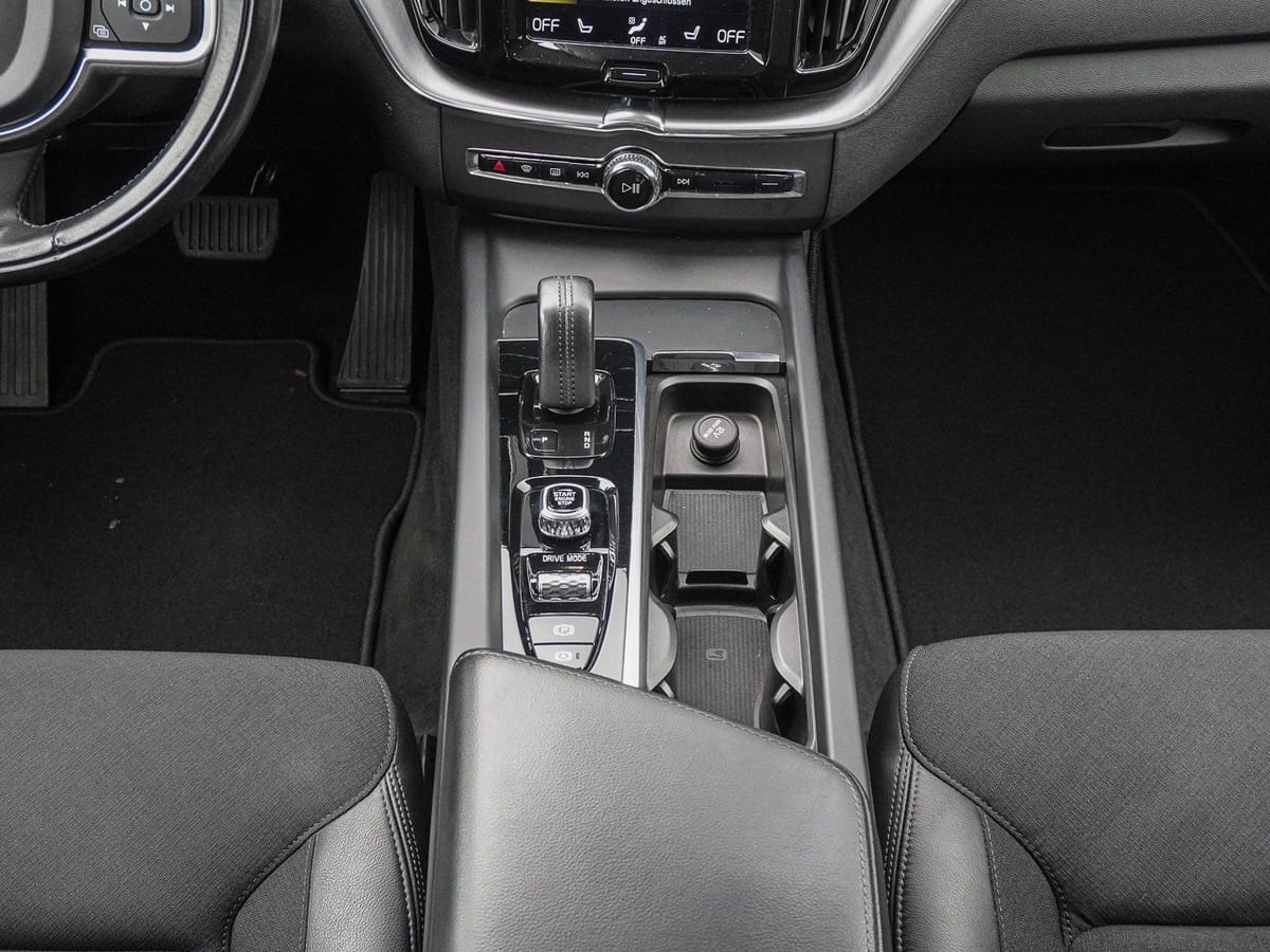 Volvo XC60 B4 D AWD Momentum Pro 19ZOLL FRONTHZG BLIS foto 14