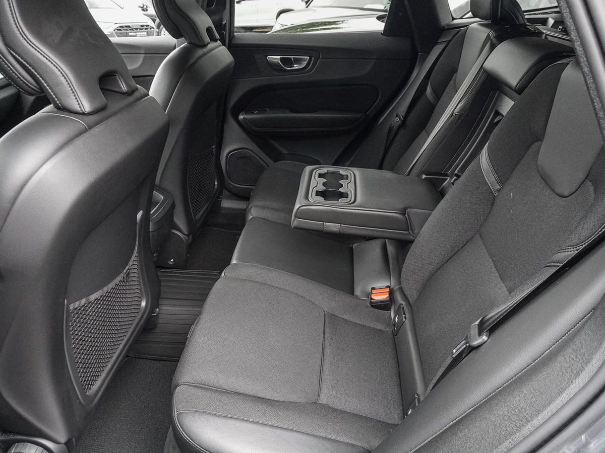 Volvo XC60 B4 D AWD Momentum Pro 19ZOLL FRONTHZG BLIS foto 17