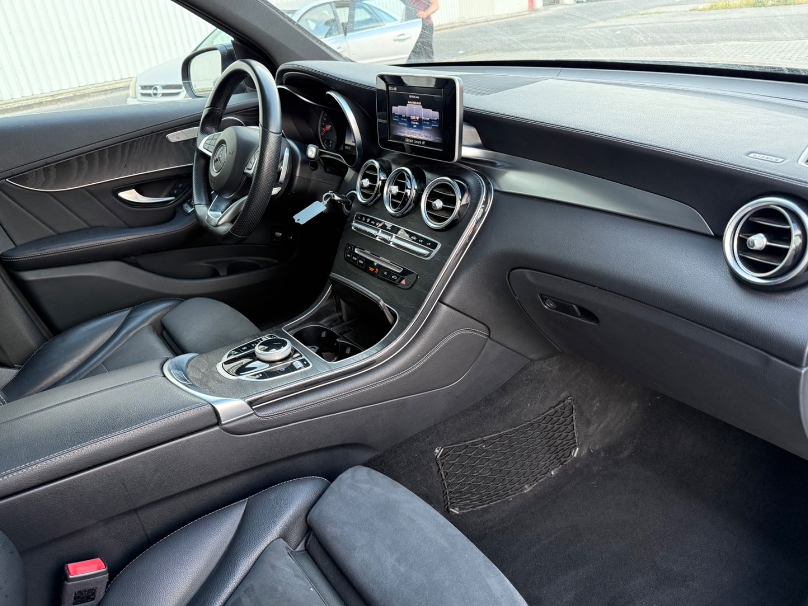 Mercedes-Benz GLC 220d AMG 4MATIC PANORAMA KAMERA 1HAND foto 8