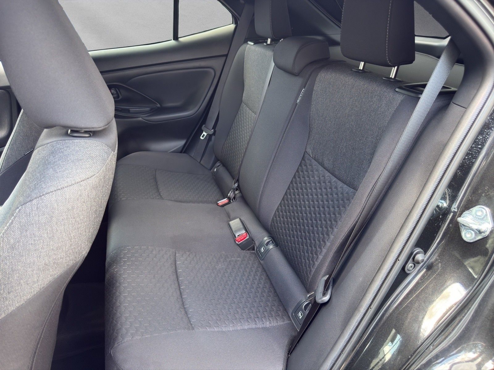 Toyota Yaris Cross Hybrid Teamplayer*1-HAND*LED*CARPLAY foto 16