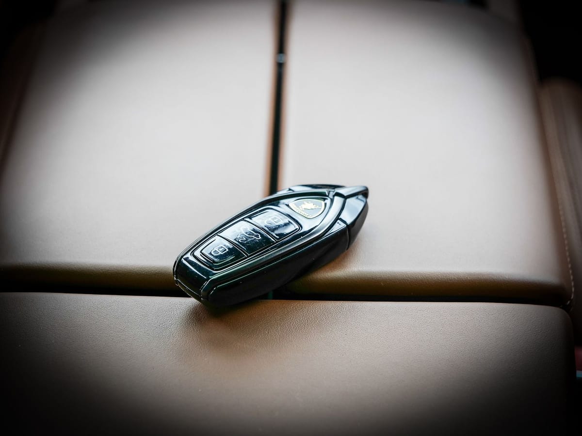 Lamborghini Urus SE Bianco Sapphirus, Panoramic Roof foto 15