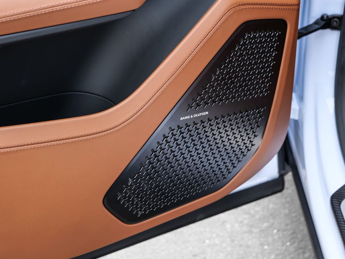 Lamborghini Urus SE Bianco Sapphirus, Panoramic Roof foto 16