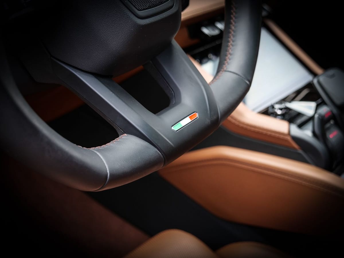 Lamborghini Urus SE Bianco Sapphirus, Panoramic Roof foto 23