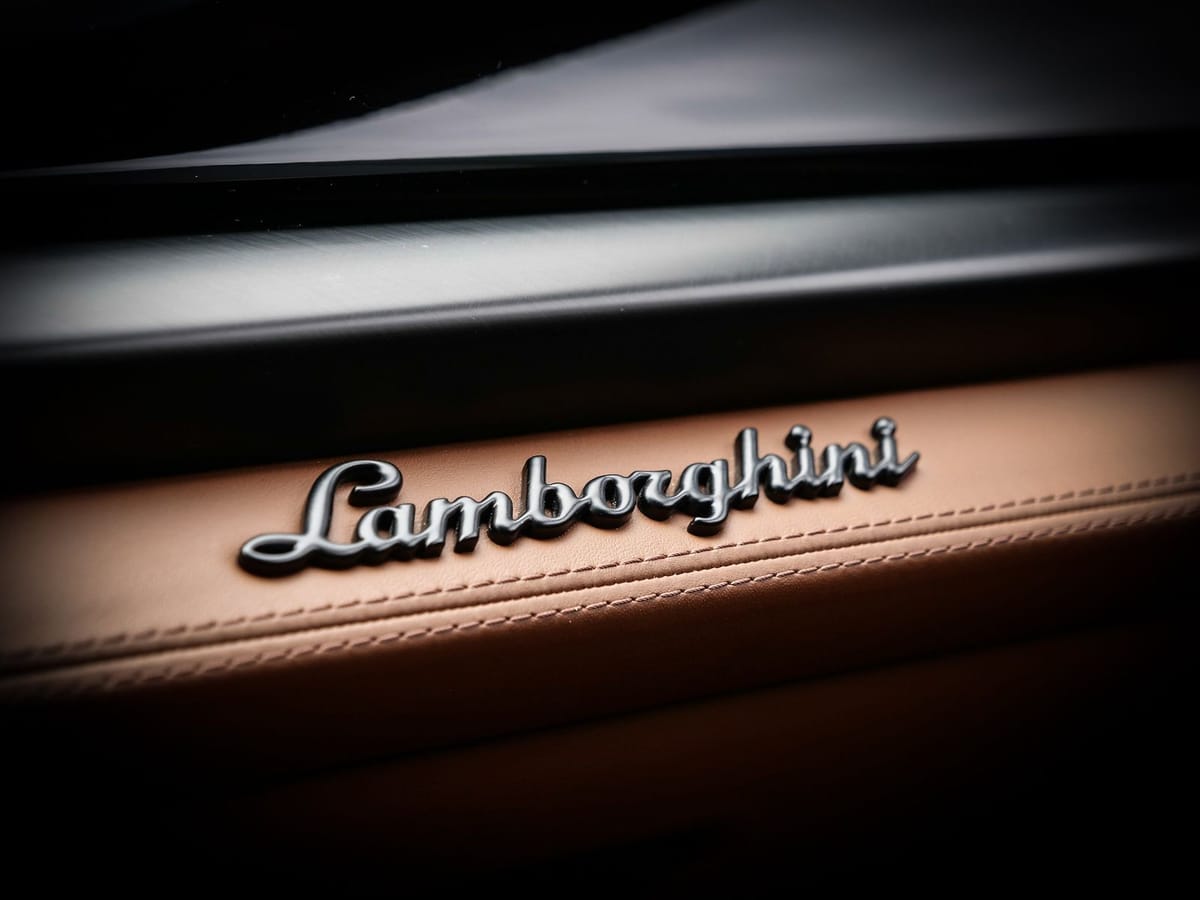 Lamborghini Urus SE Bianco Sapphirus, Panoramic Roof foto 25