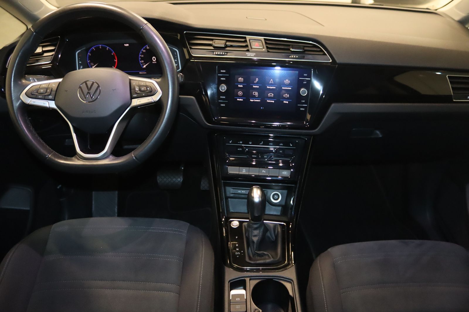Volkswagen Touran 1.5 TSI R-Line-Navi-LED-Kamera-SHZ-ACC- foto 17