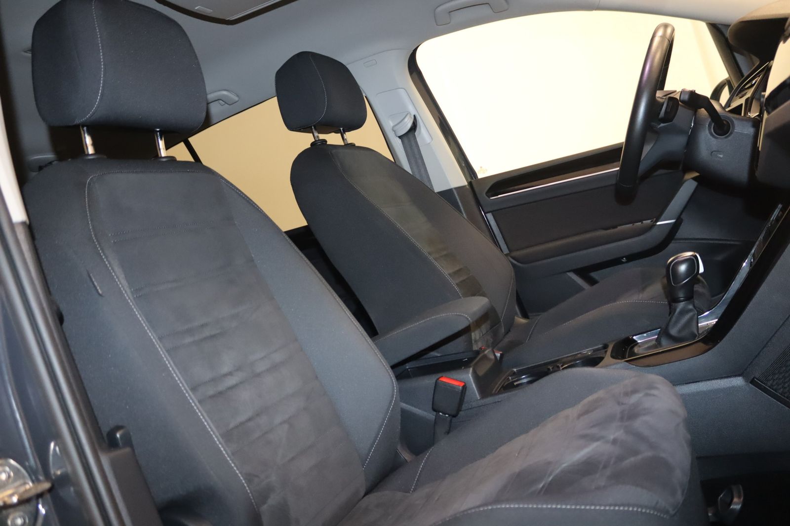 Volkswagen Touran 1.5 TSI R-Line-Navi-LED-Kamera-SHZ-ACC- foto 18