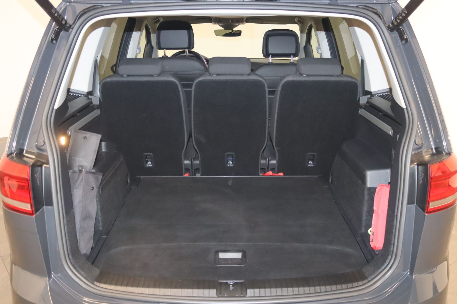 Volkswagen Touran 1.5 TSI R-Line-Navi-LED-Kamera-SHZ-ACC- foto 7