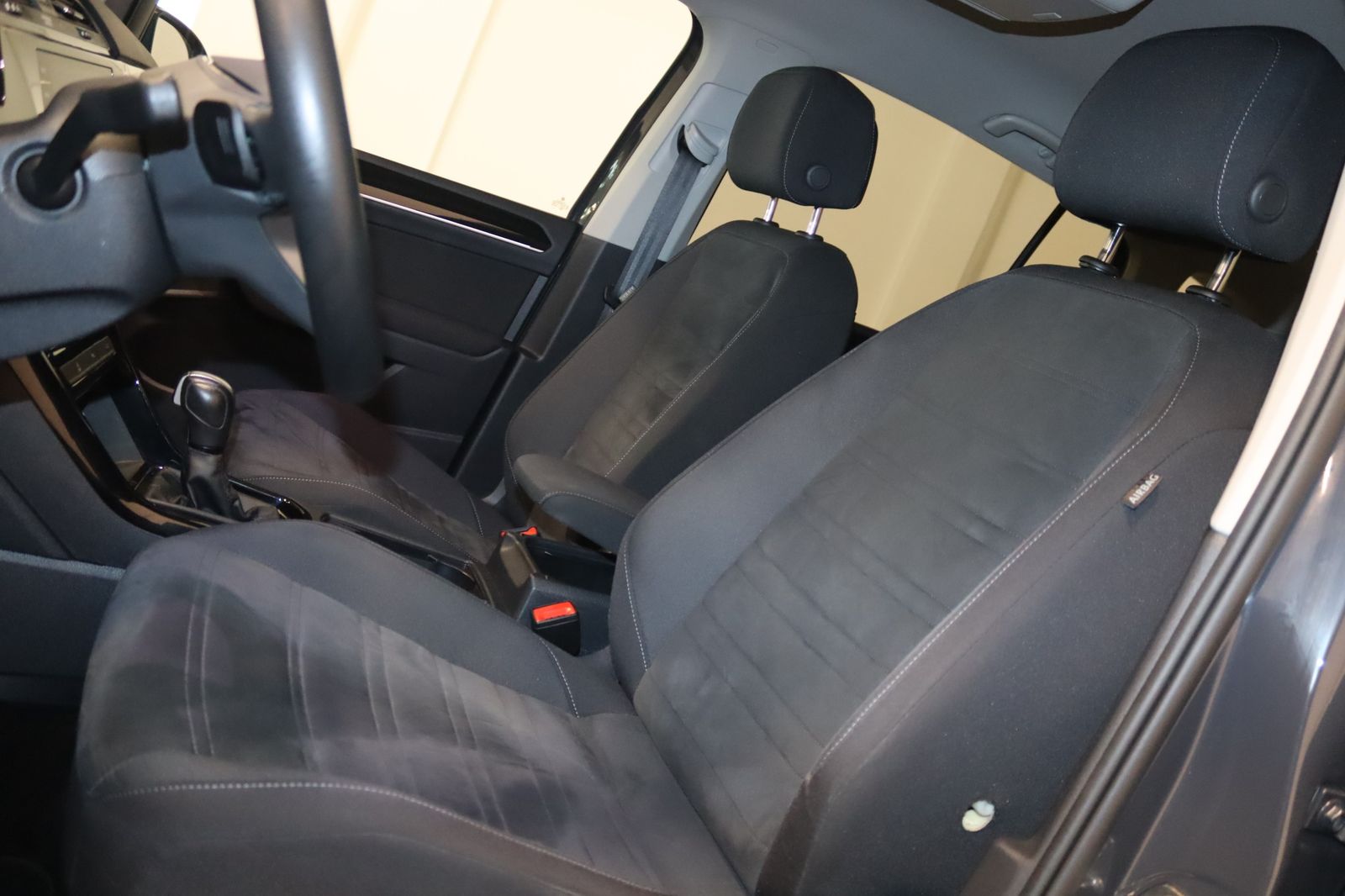 Volkswagen Touran 1.5 TSI R-Line-Navi-LED-Kamera-SHZ-ACC- foto 9