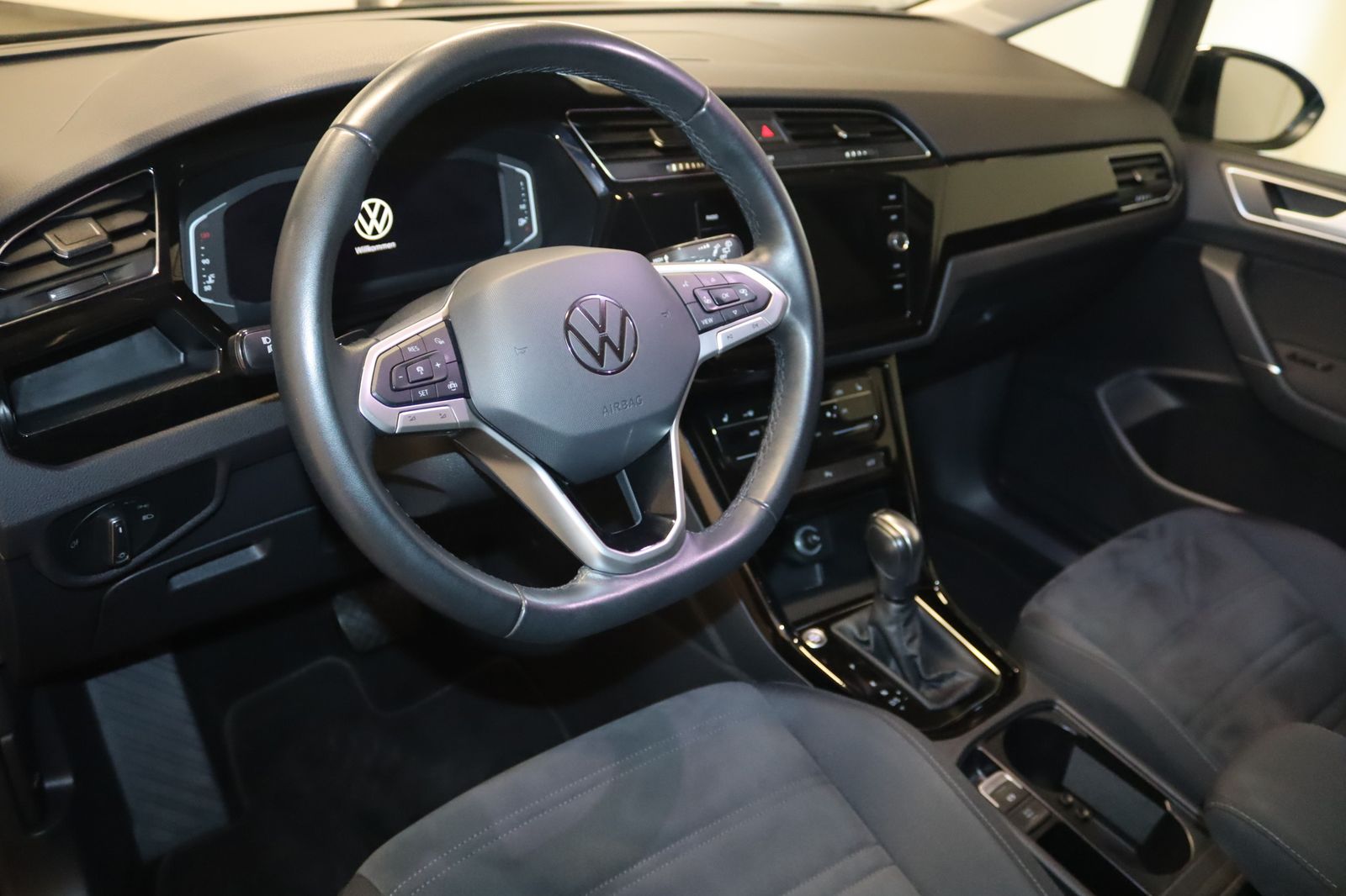 Volkswagen Touran 1.5 TSI R-Line-Navi-LED-Kamera-SHZ-ACC- foto 10