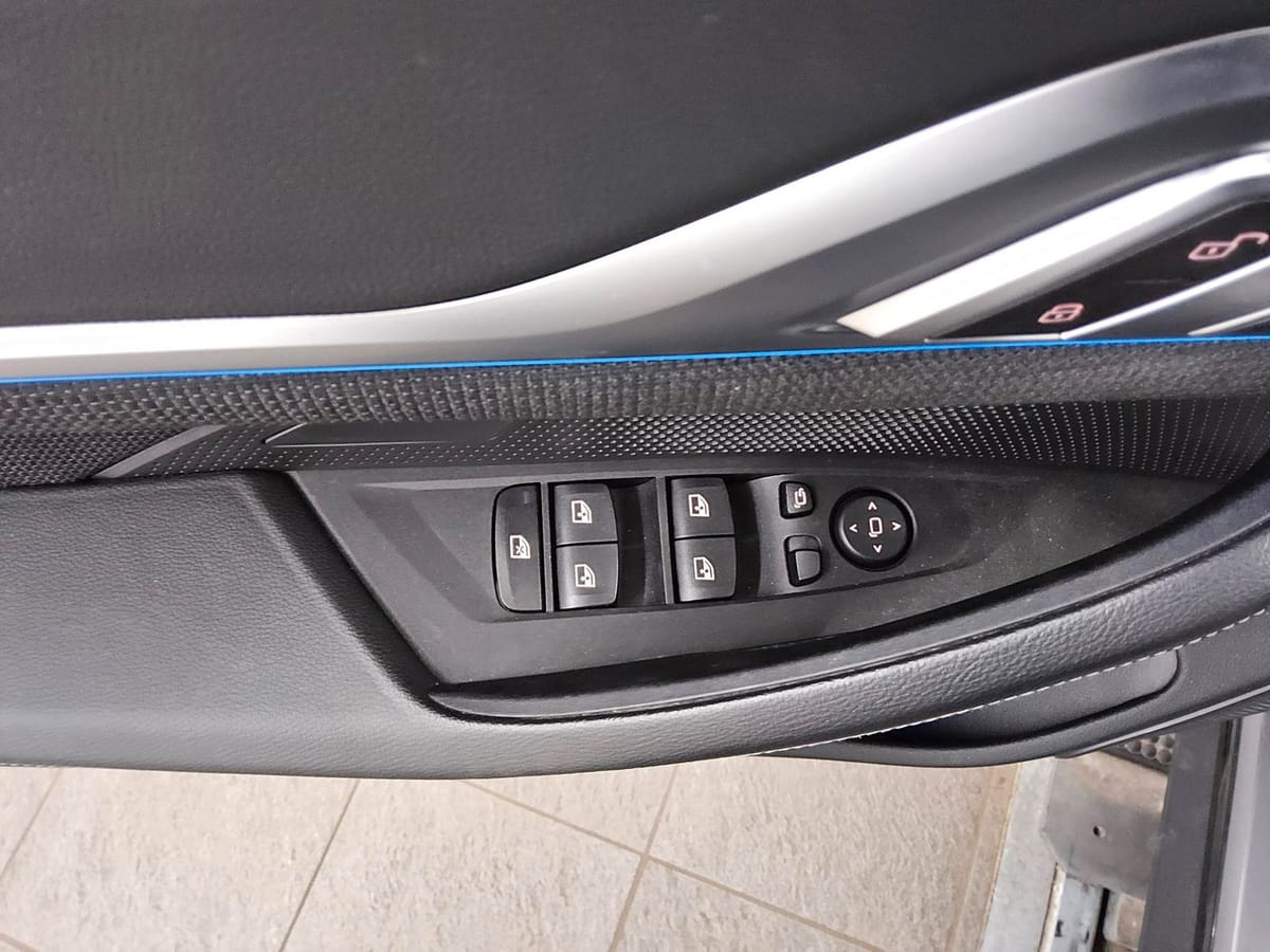 BMW i4 eDrive40 LED SPORTSITZE SHZ PDC KAMERA foto 10