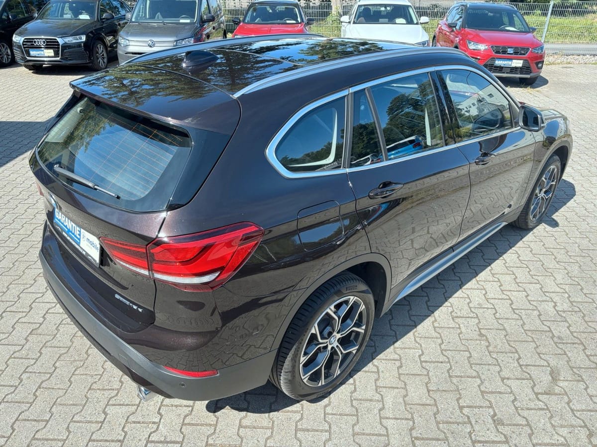 BMW X1 sDrive 18 d xLine Auto Pano LED 1-Hand S-Heft foto 17
