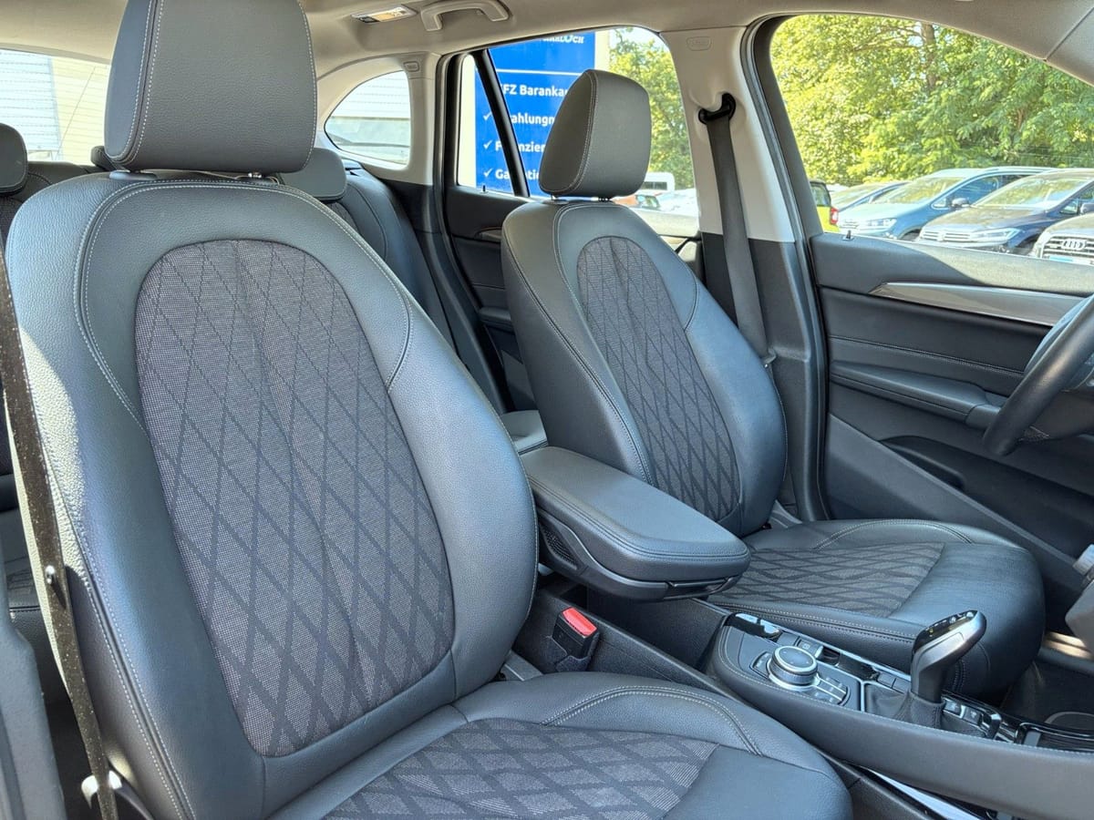 BMW X1 sDrive 18 d xLine Auto Pano LED 1-Hand S-Heft foto 24