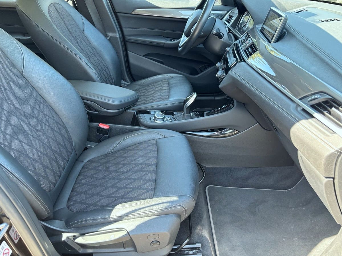 BMW X1 sDrive 18 d xLine Auto Pano LED 1-Hand S-Heft foto 25