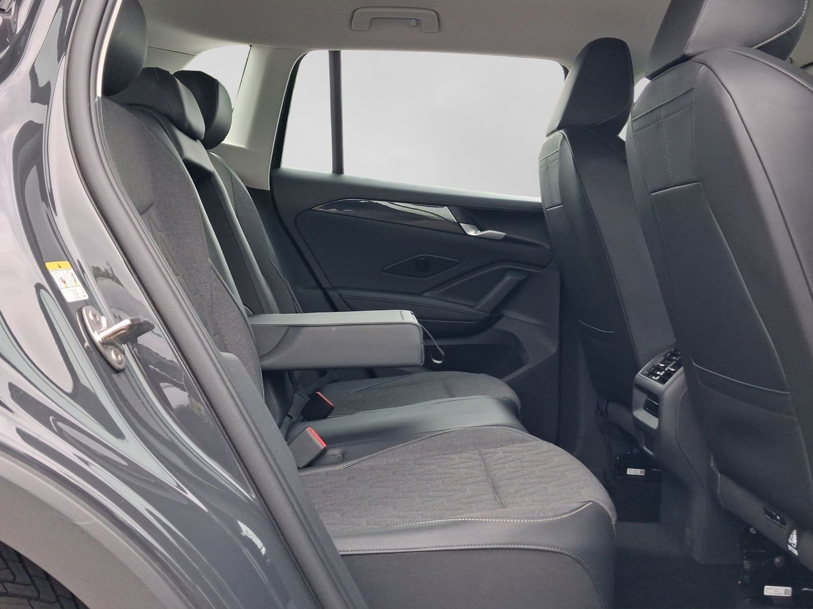 Volkswagen Tiguan 1.5 eTSI DSG NEUES MODELL LM18 APP-CONNEC foto 7