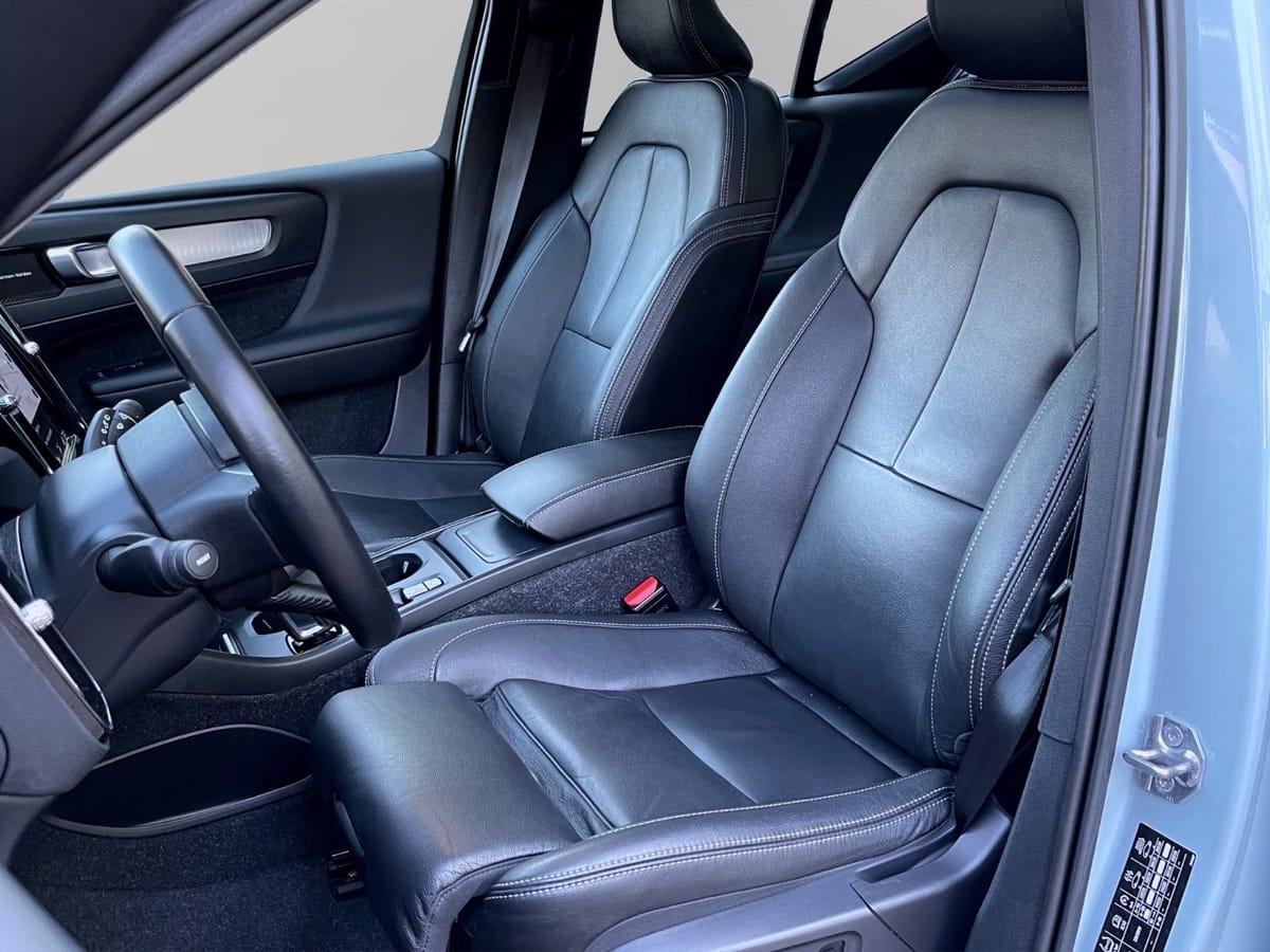 Volvo XC40 2,0 AUTOM AWD PANO STANDHEIZ LEDER foto 11
