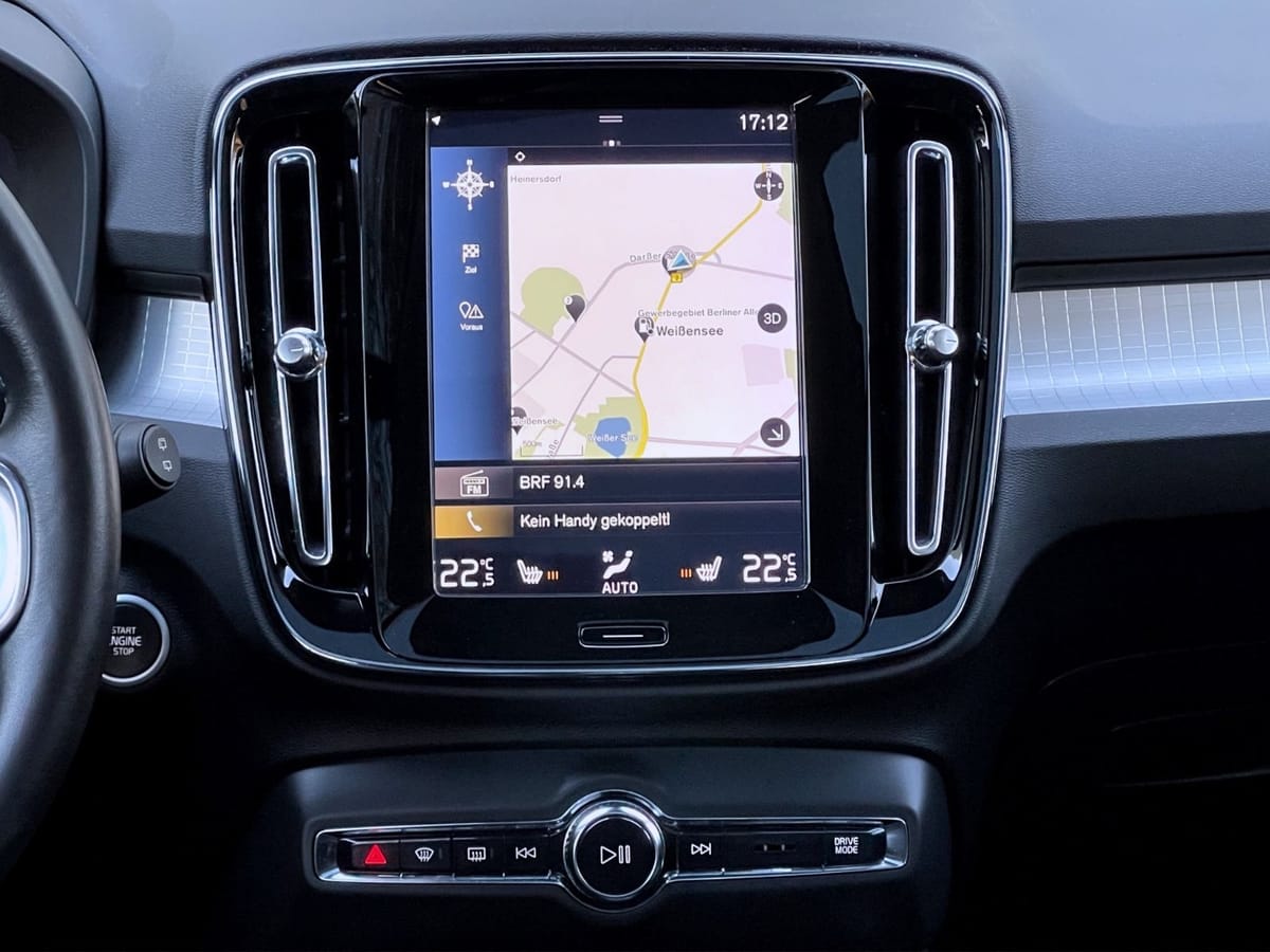 Volvo XC40 2,0 AUTOM AWD PANO STANDHEIZ LEDER foto 14